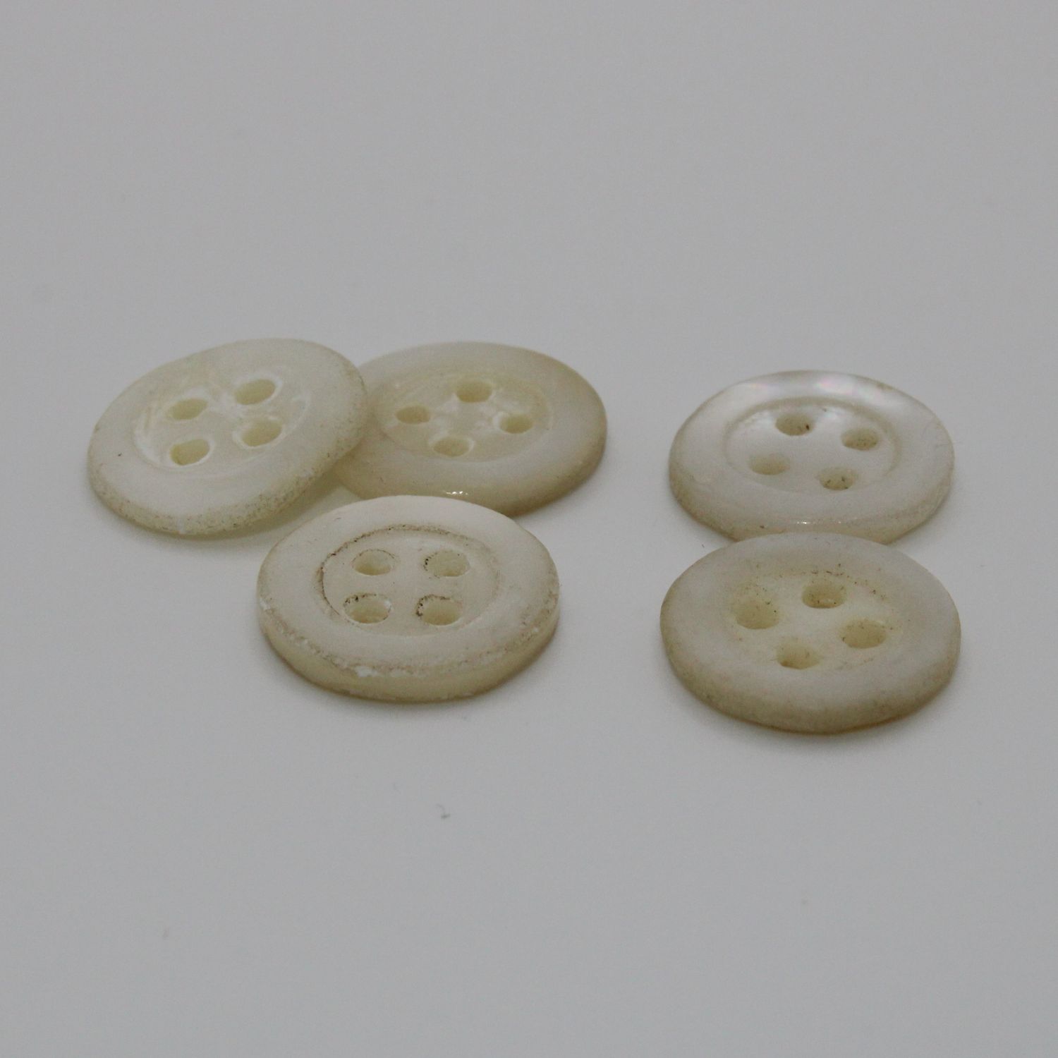 Set van 5 witte knopen