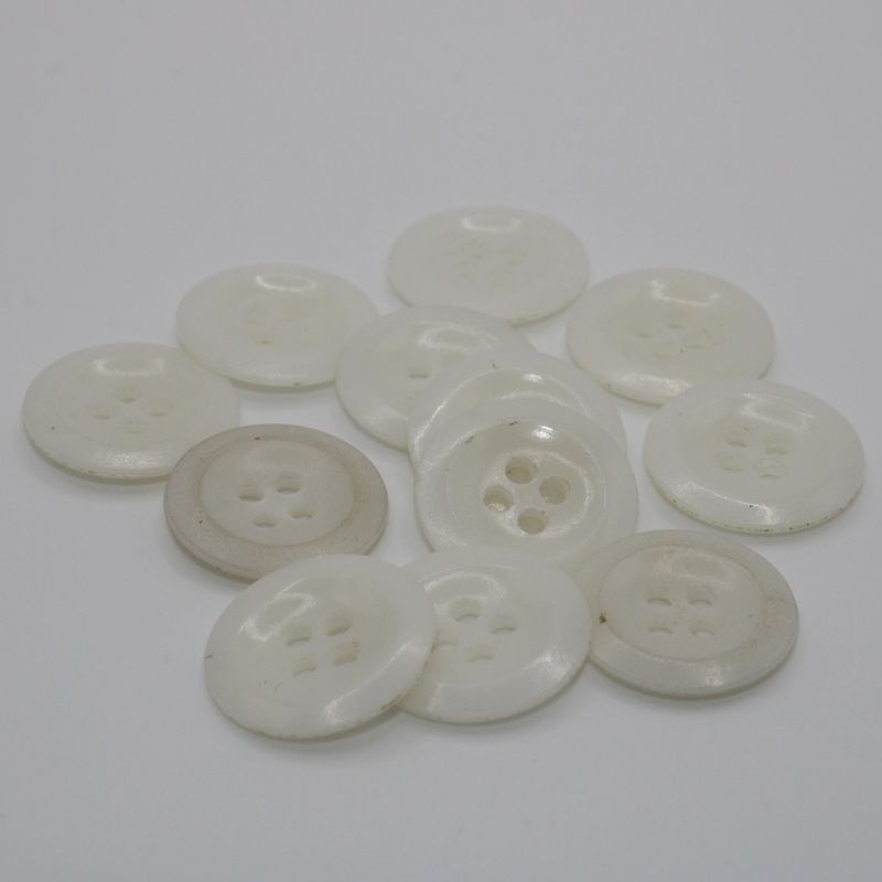 Set van 12 witte knopen