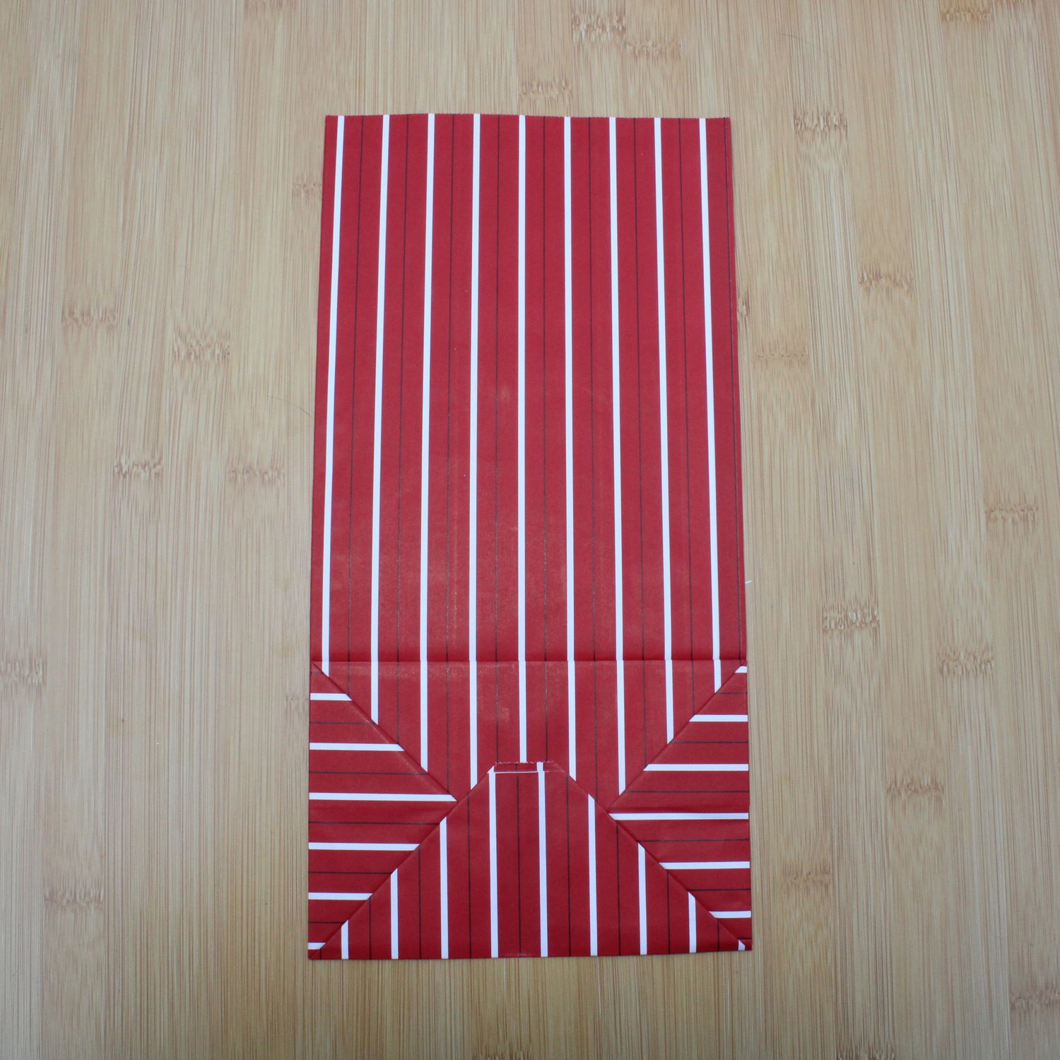 Rood cadeauzakje met strepen