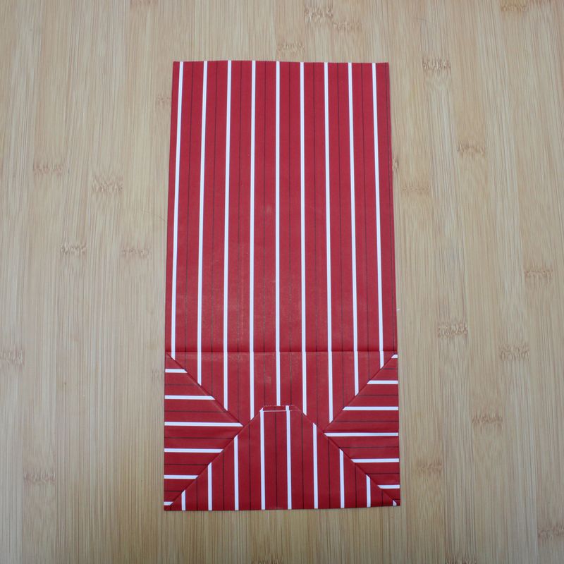 Rood cadeauzakje met strepen
