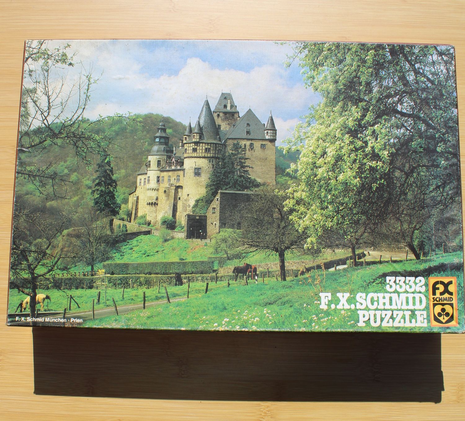 Puzzel 3332 stukjes - Kasteel Bürresheim