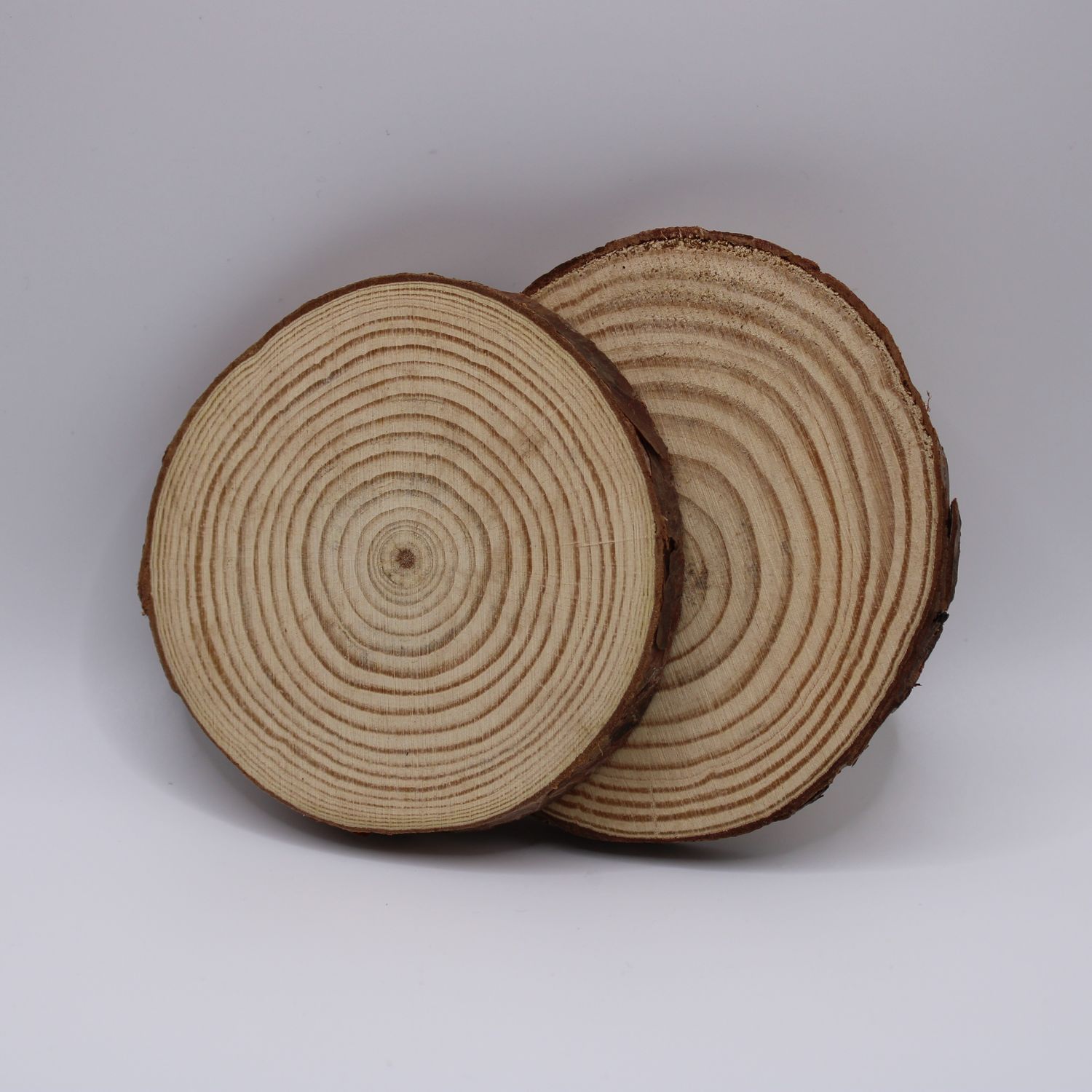2 houten boomstammetjes