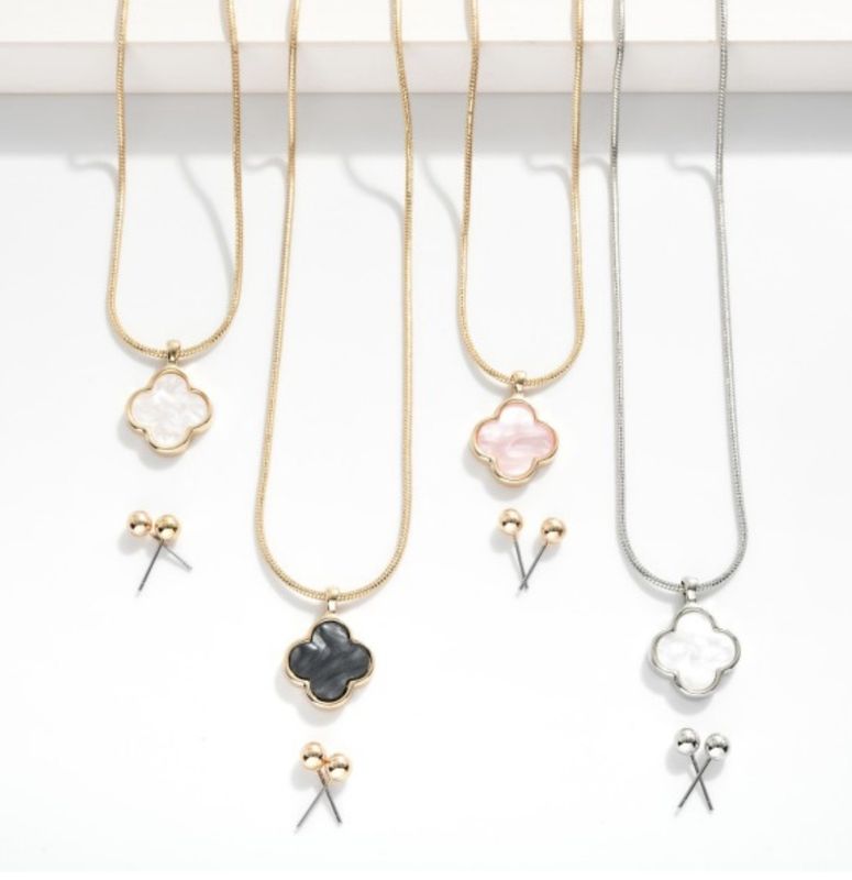 Pearlescent Clover Pendant Necklace