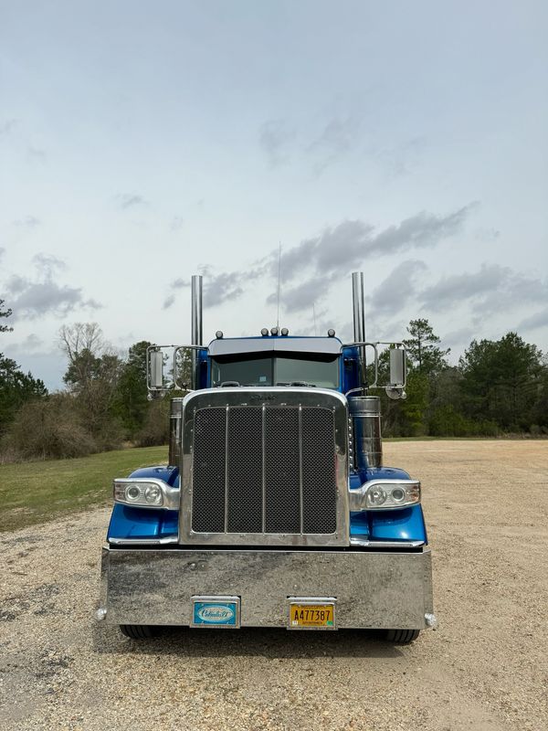 Peterbilt 389 20" Miter End Chrome Bumper