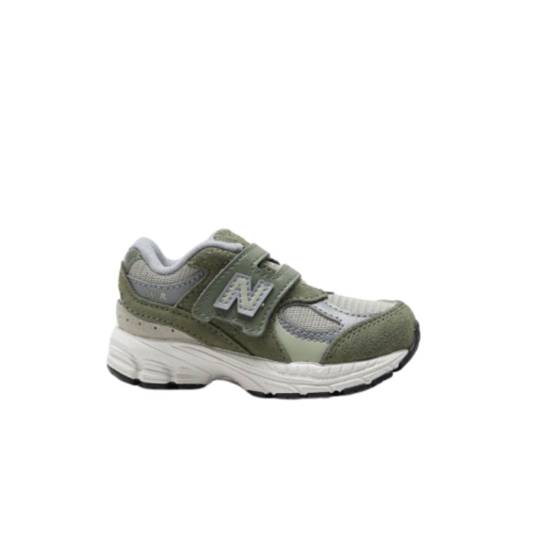 New Balance IV2002 Dark Olivine Olivine, Maat: 21.5