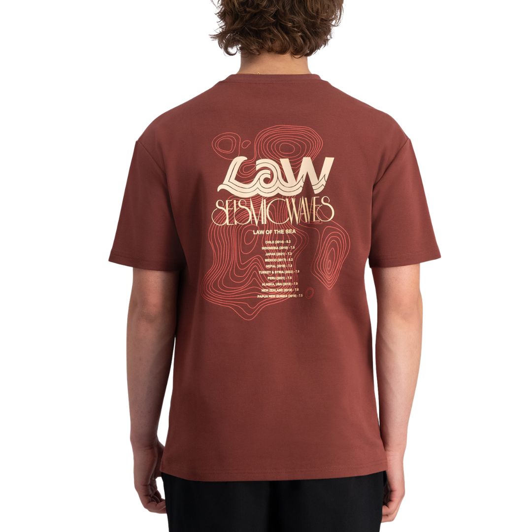 Law of the Sea bordeaux Scale heren Artwork tee