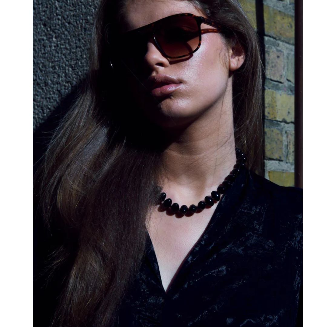 Bow 19 black Arta Bead Necklace