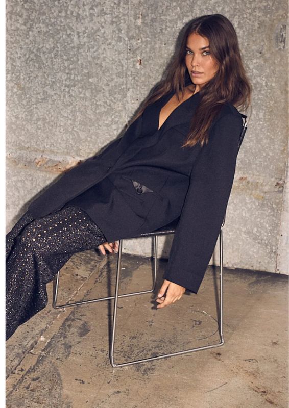 Haute L’Amitié Premiere Oversize Triangle Blazer Black