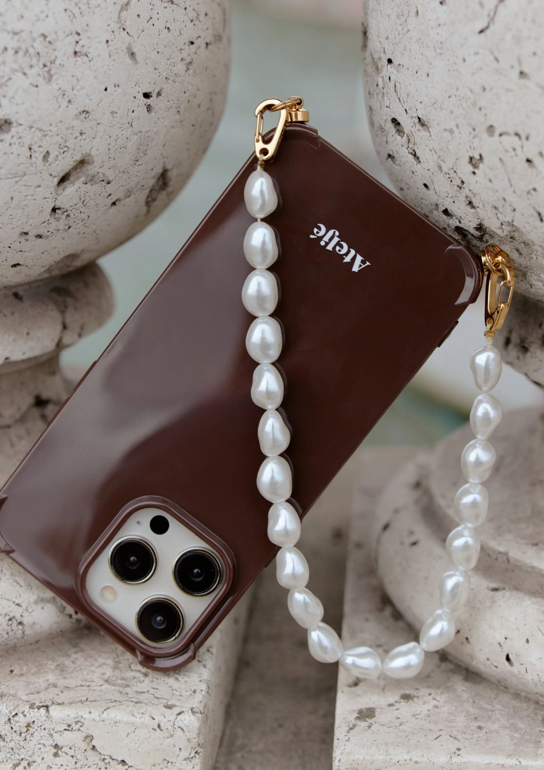 Ateljé Dark brown recycled iPhone case no cord