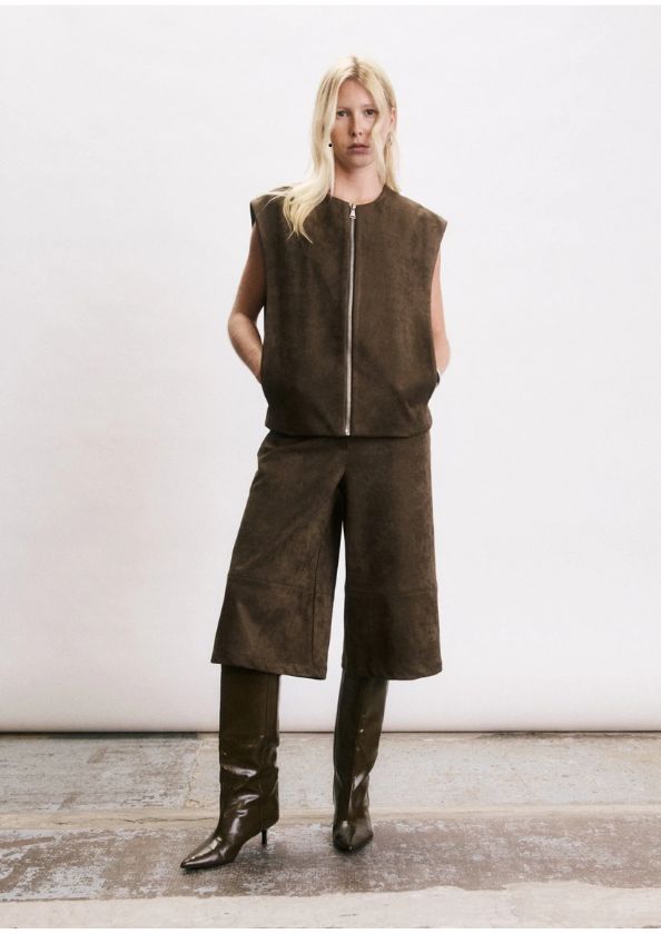 JIJI Studio Gilet Grady Chocolate JIJI Studio Gilet Grady Chocolate, Maat: XS