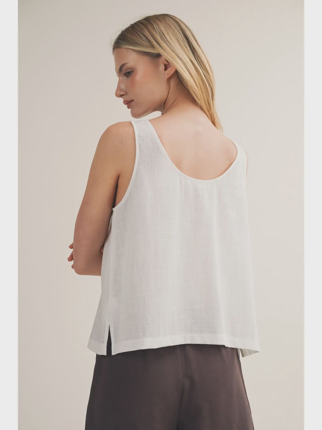 Round Neck Sleeveless Top