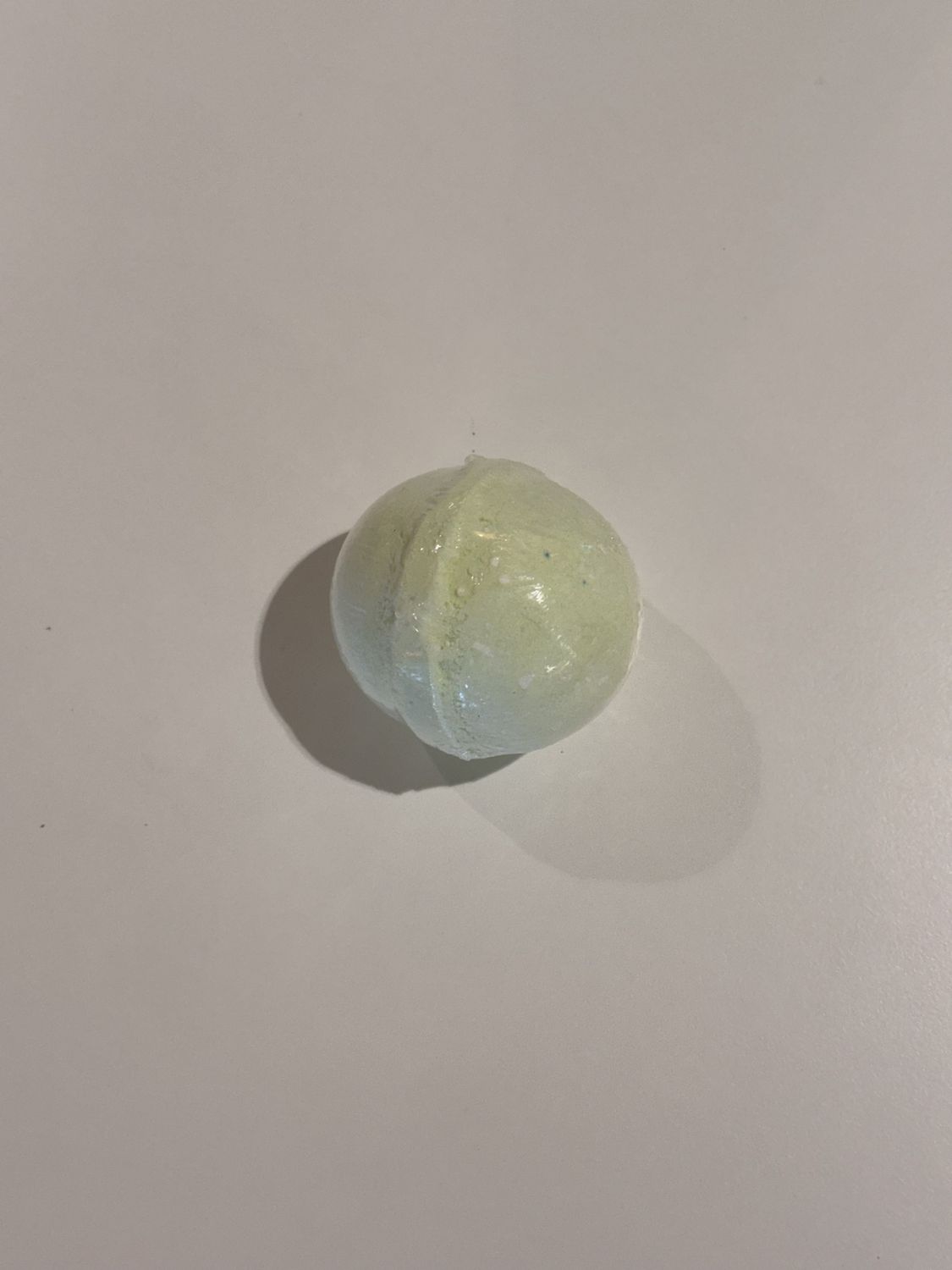 5oz Bath Bomb, Scent: Breathe Easy