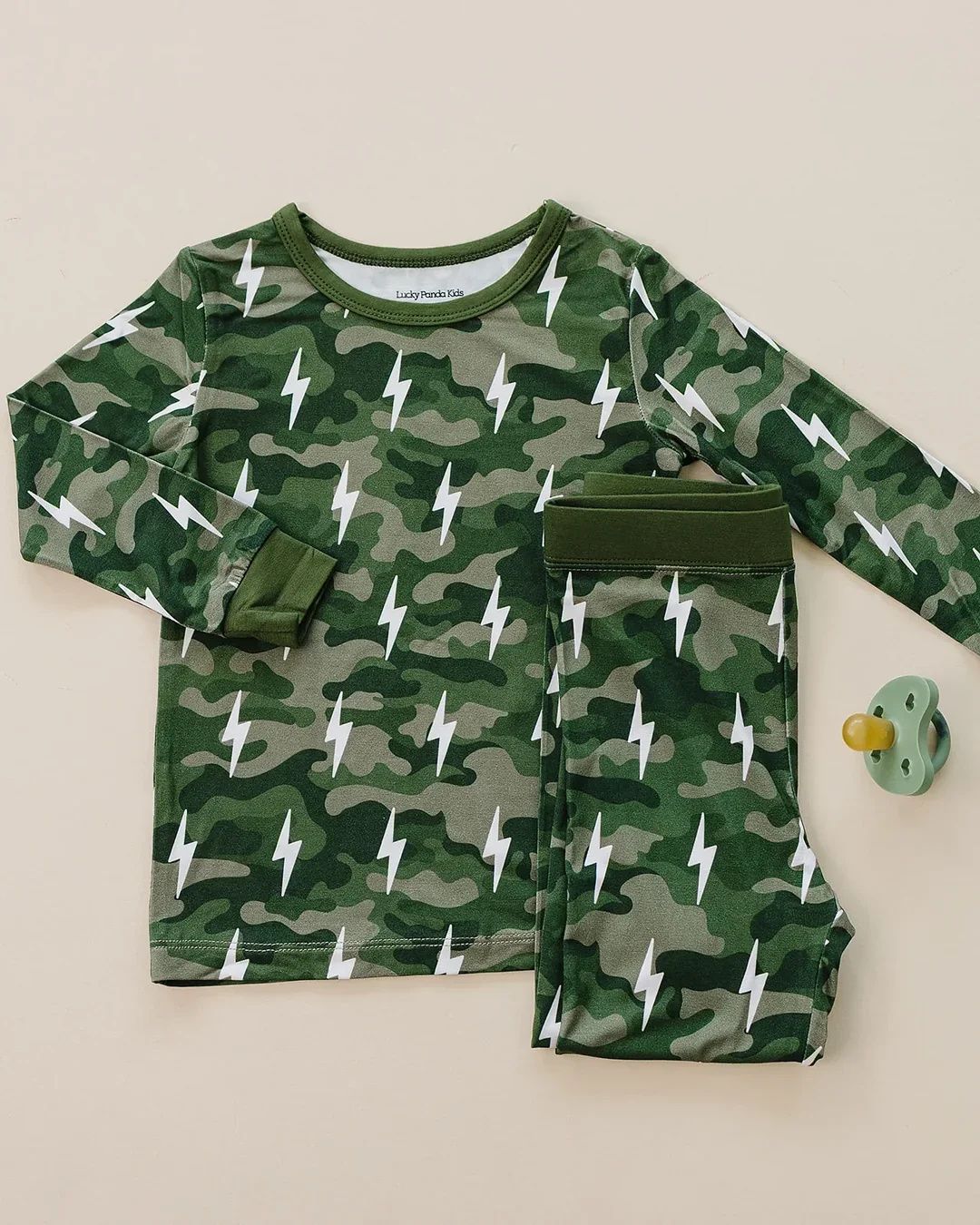 Green Camo Bolts Bamboo Set