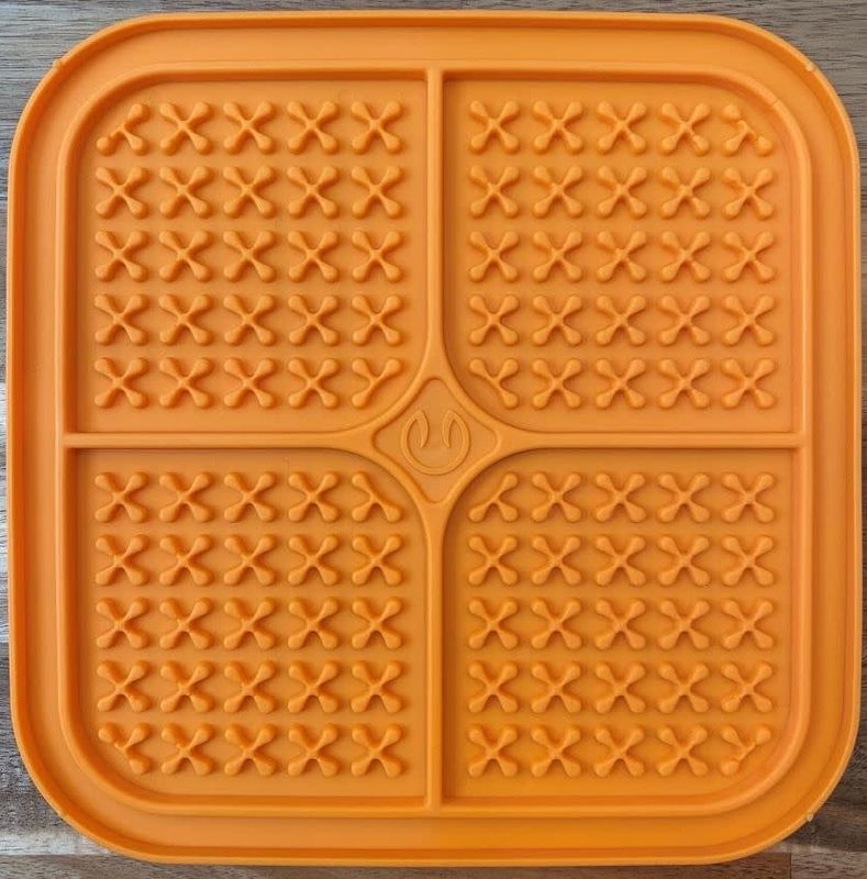 Hyper Pet Induldge Lick Mat: L/XL, Orange