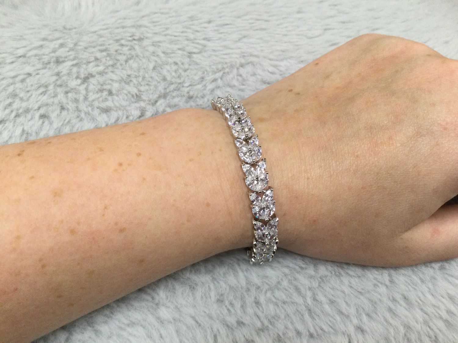 Bracelet - 028, Color: Silver