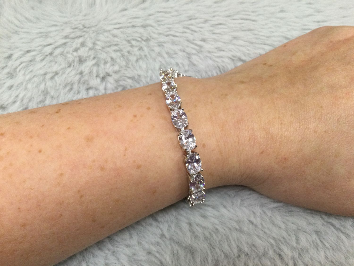 Bracelet - 008, Color: Clear