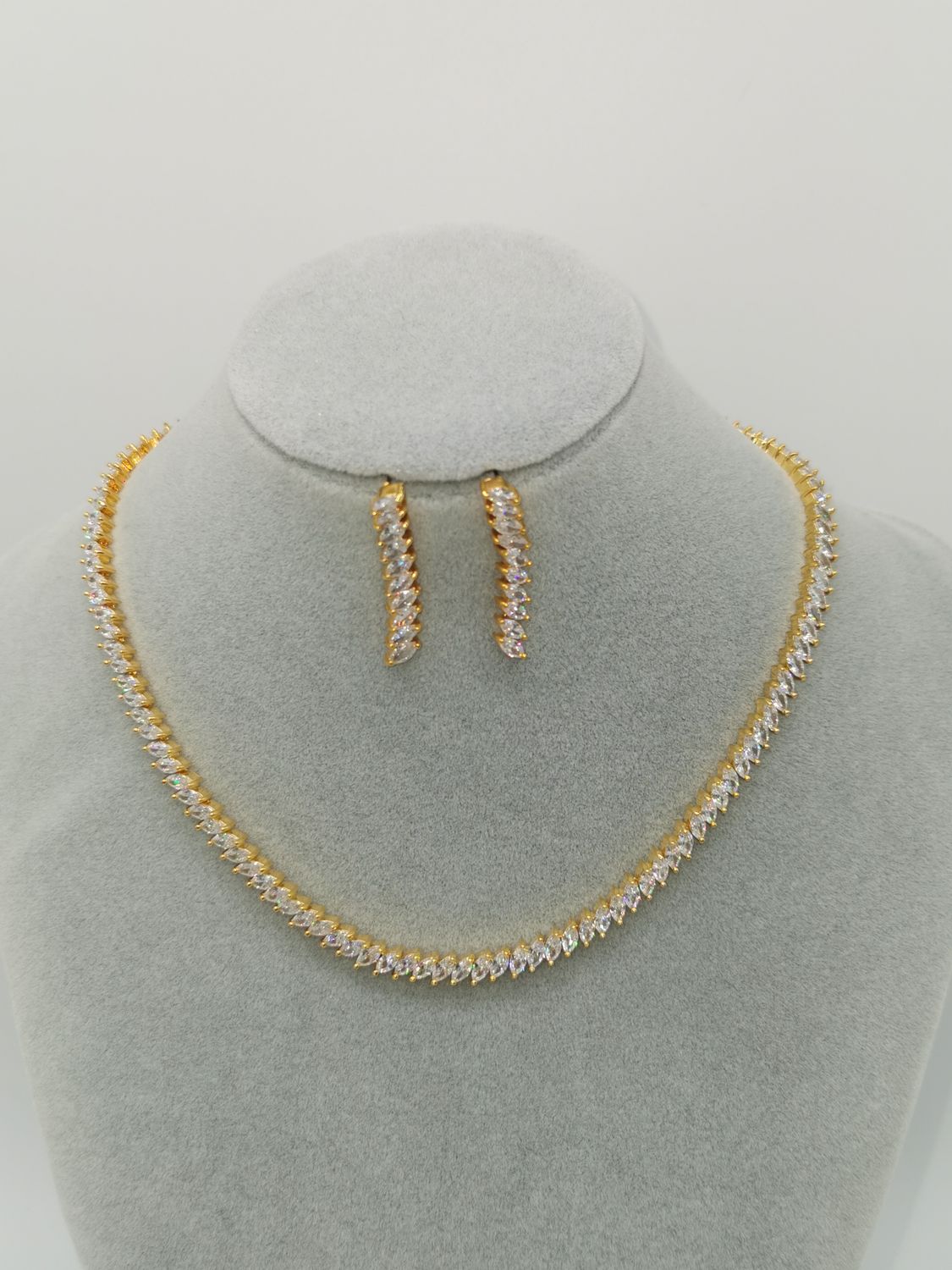 N Set - 146, Color: Gold