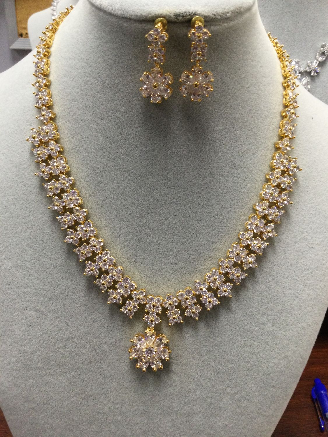 N Set - 158, Color: Gold