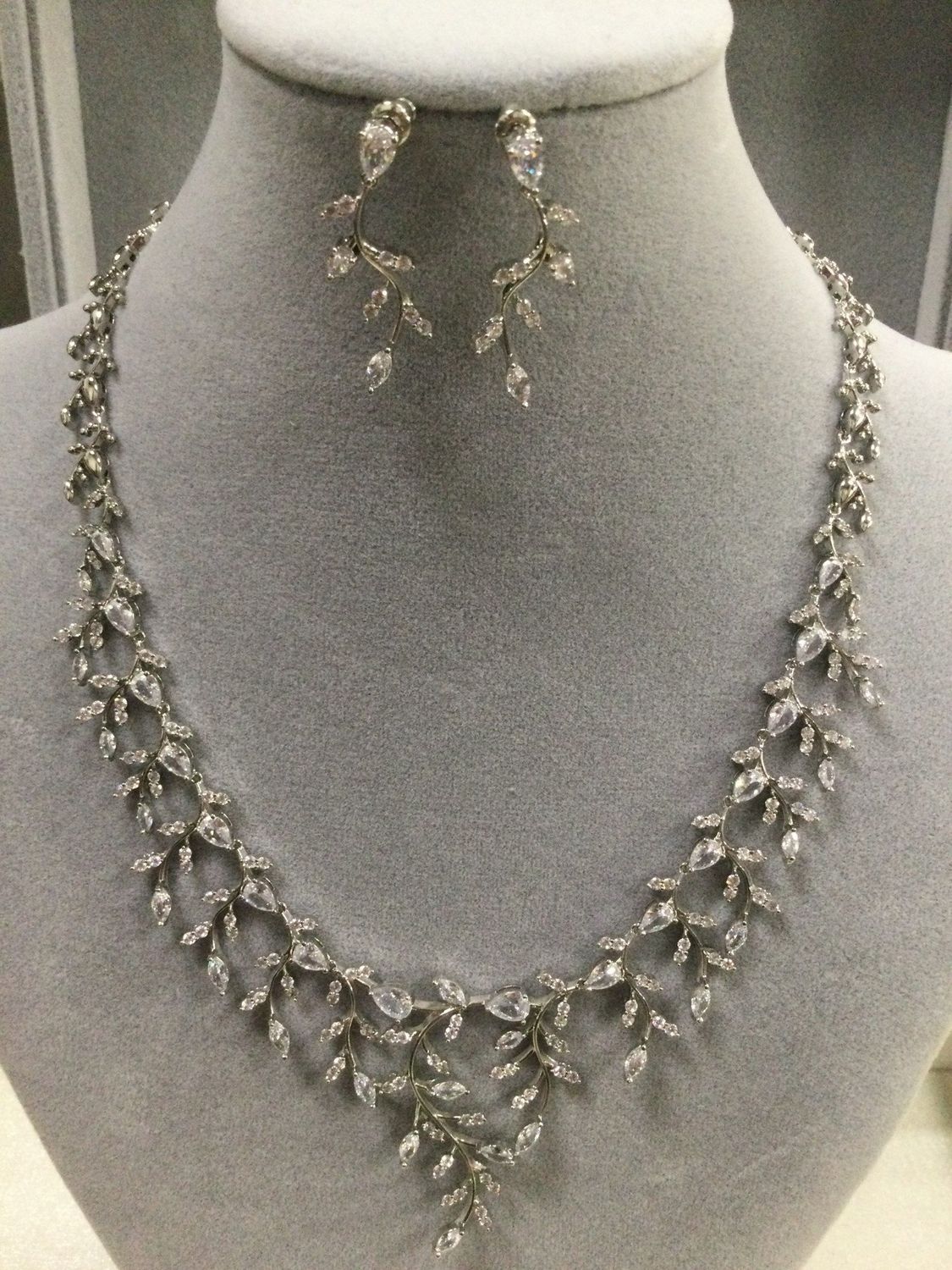 N SET - 208 - SILVER