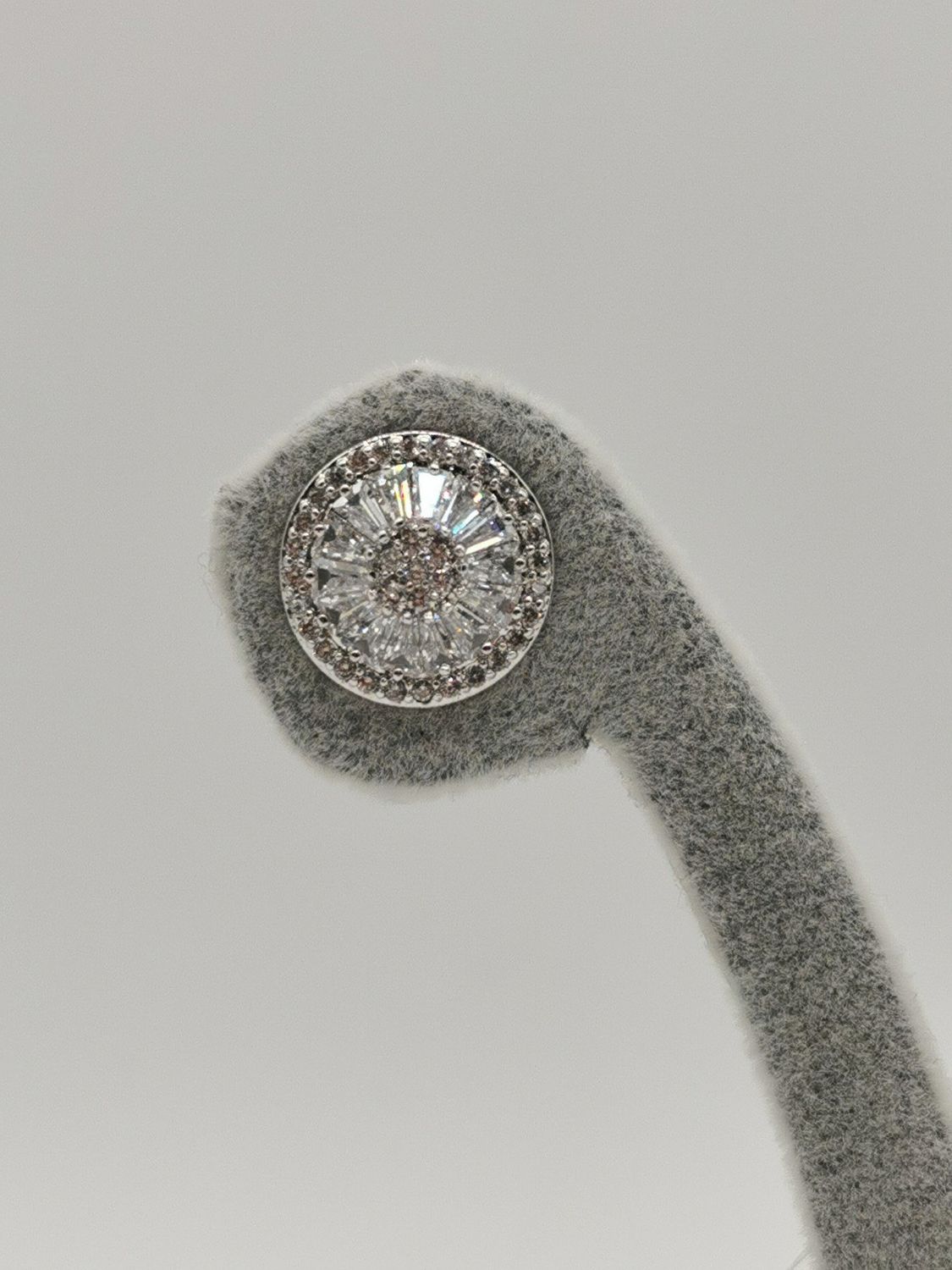 E-1136, Color: Silver