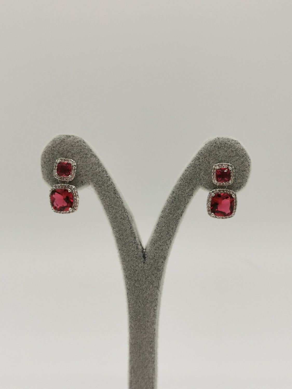 E-1147, Color: Red