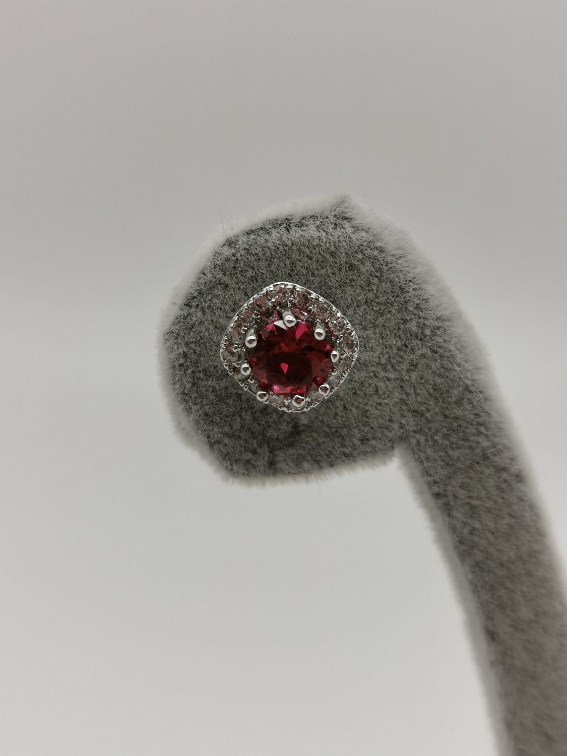 E-1119, Color: Red