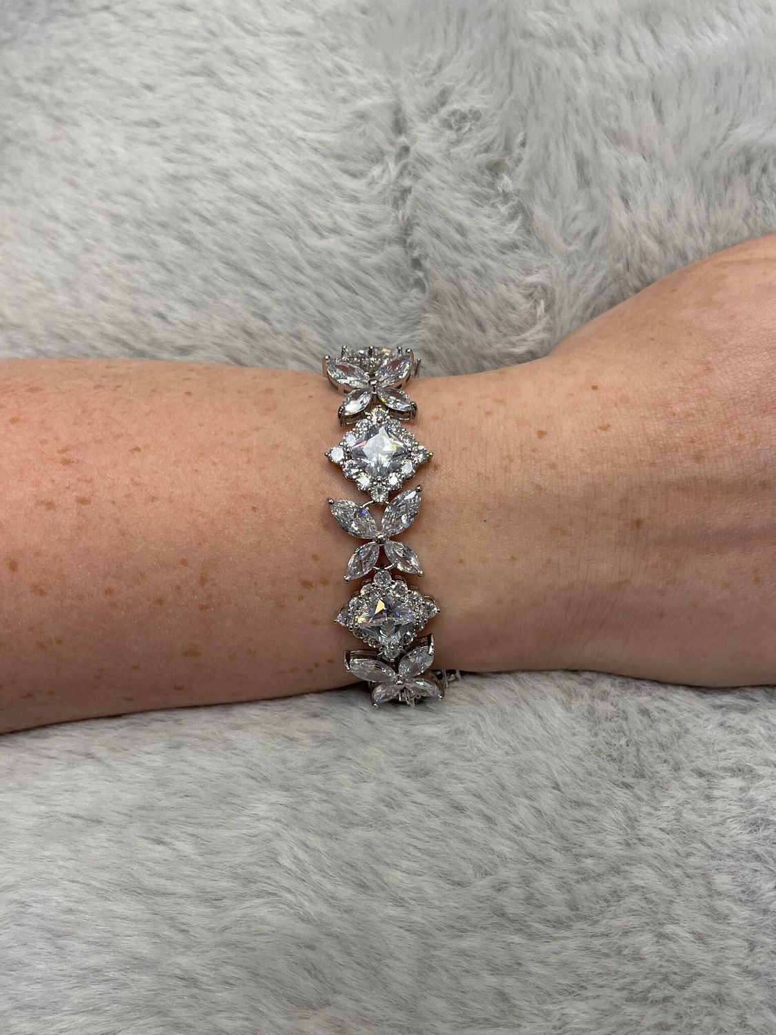 Bracelet - 026, Color: Clear