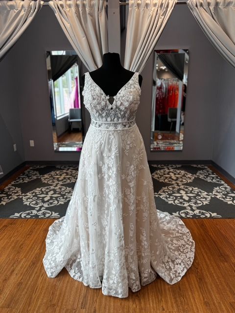 P9144, Size: Size 20, Color: Ivory/Champagne