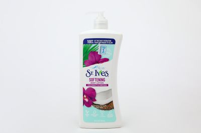 ST. IVES SOFTENING  BODY LOTION 621ML