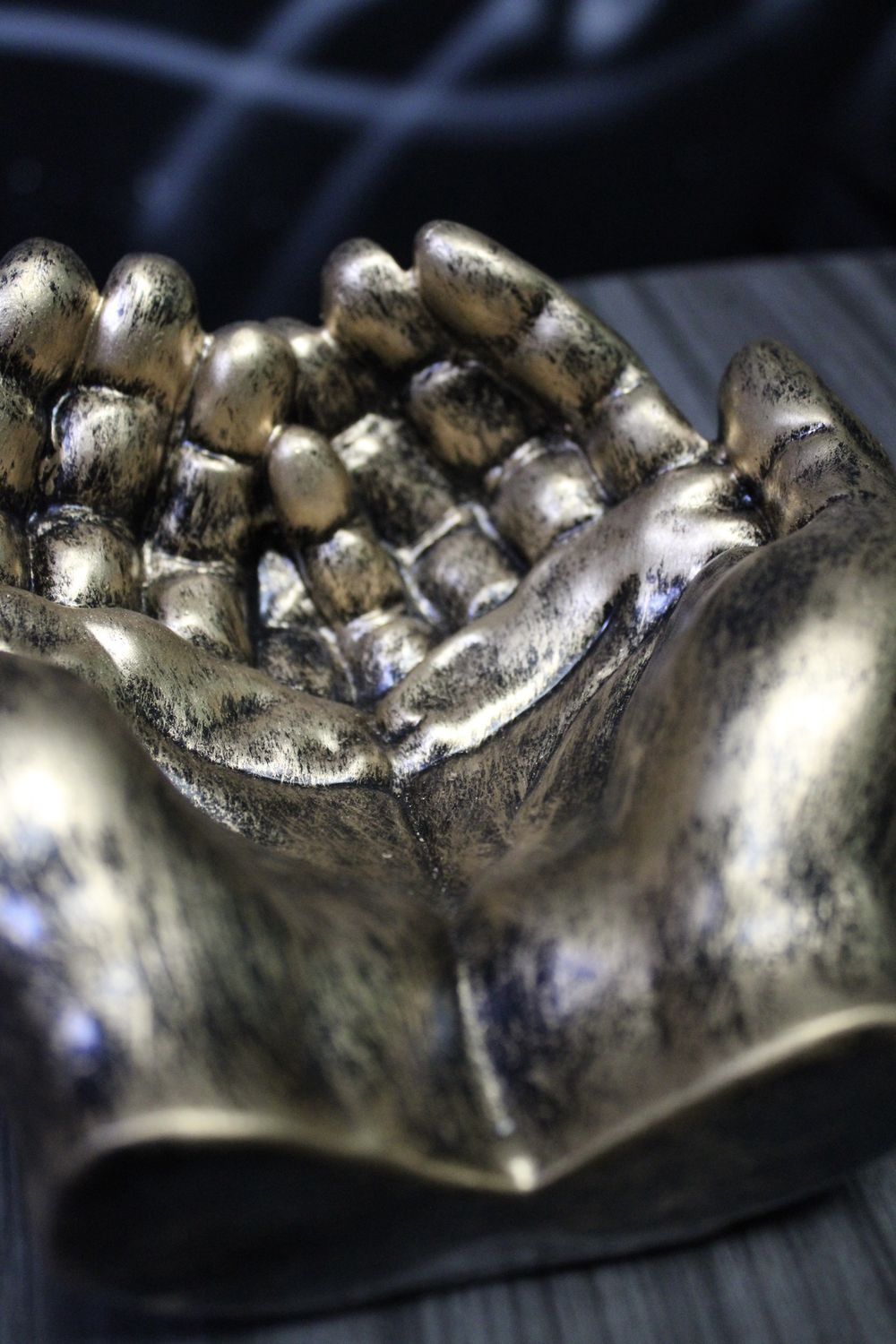 Hand ashtray