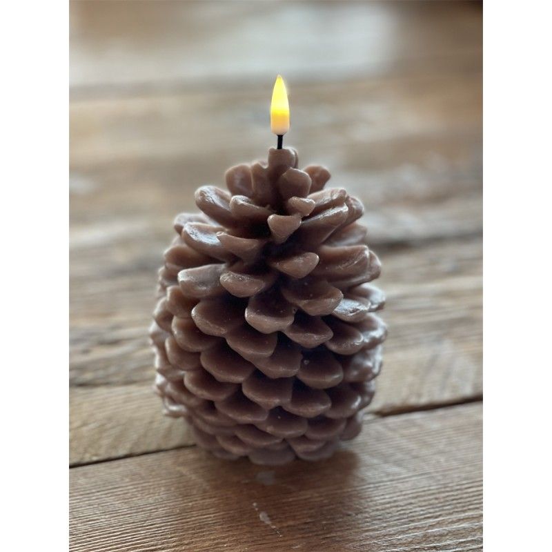 6x4&quot; Pine Cone Candle Brown