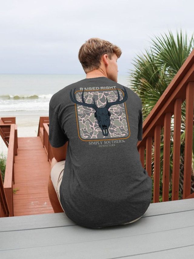 LARGE SIMPLY SOUTHERN RAISED RIGHT CAMO SHORT SLEEVE TSHIRT - L