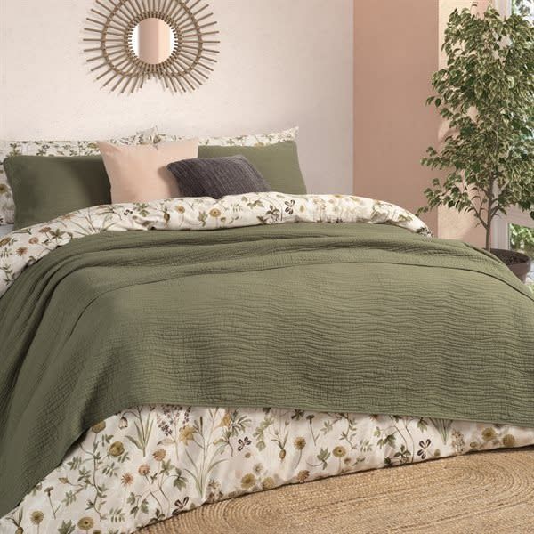 Jazzy Solid Green Quilt &amp; Shams