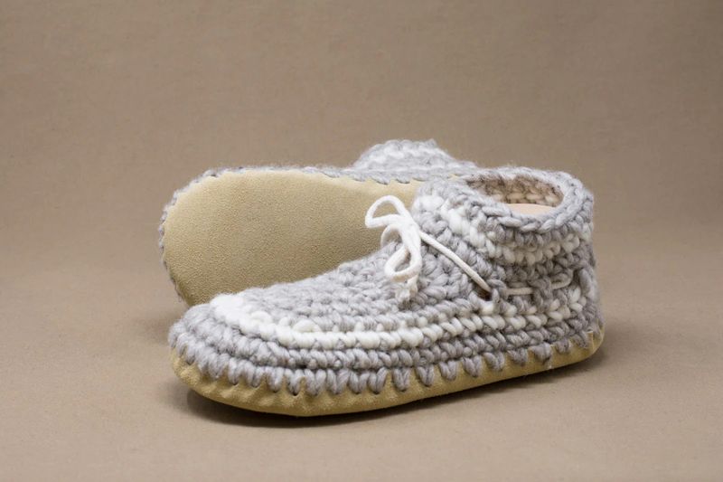 Slipper - Women&#39;s Grey with Stripe