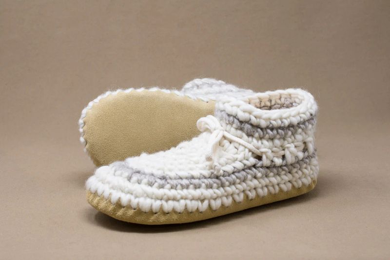 Slipper - Women&#39;s Cream with Stripe