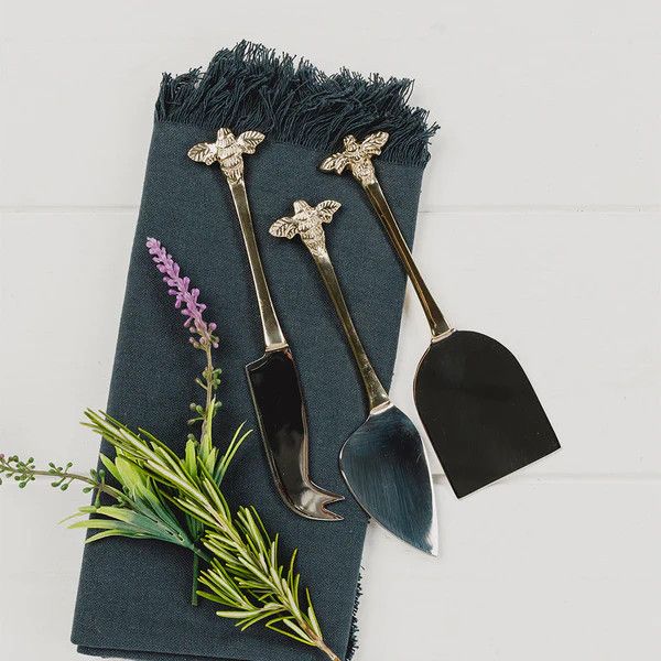 Three Cheese Knives Bee