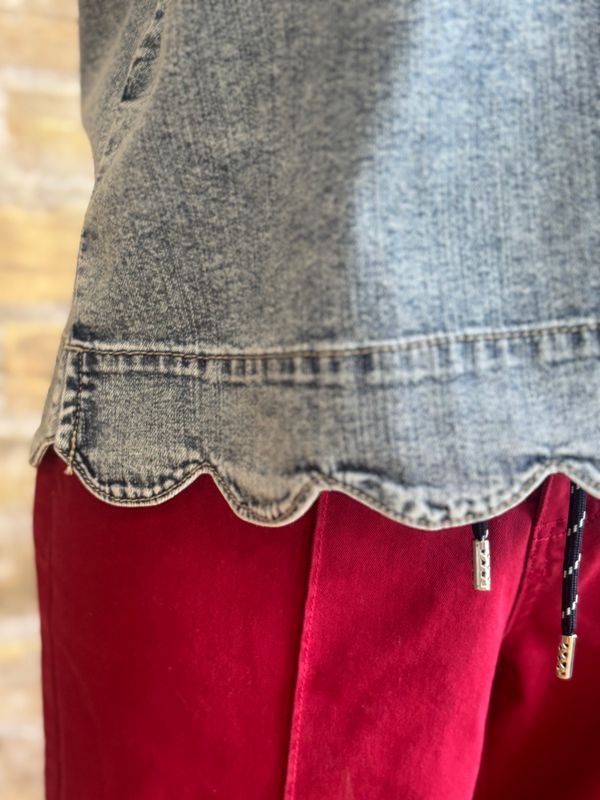 Lightweight Denim Sleeveless Scalloped Shirt
