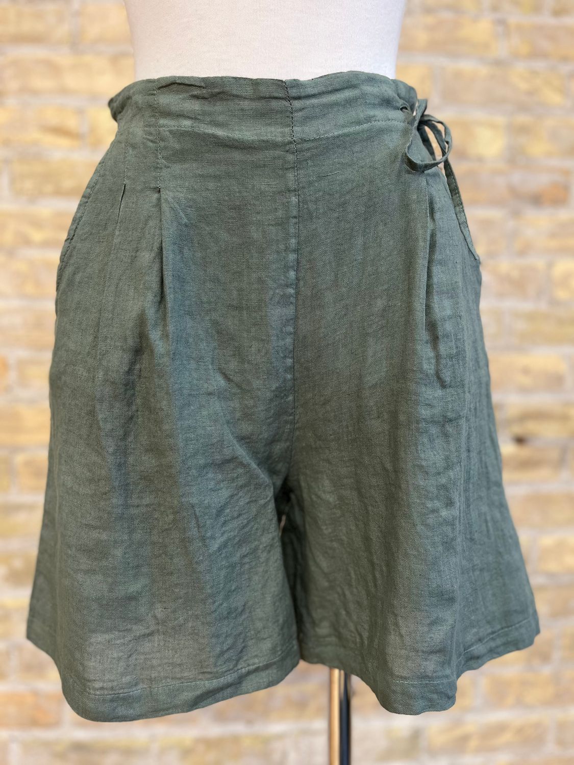 Tie-Waist Shorts Military 