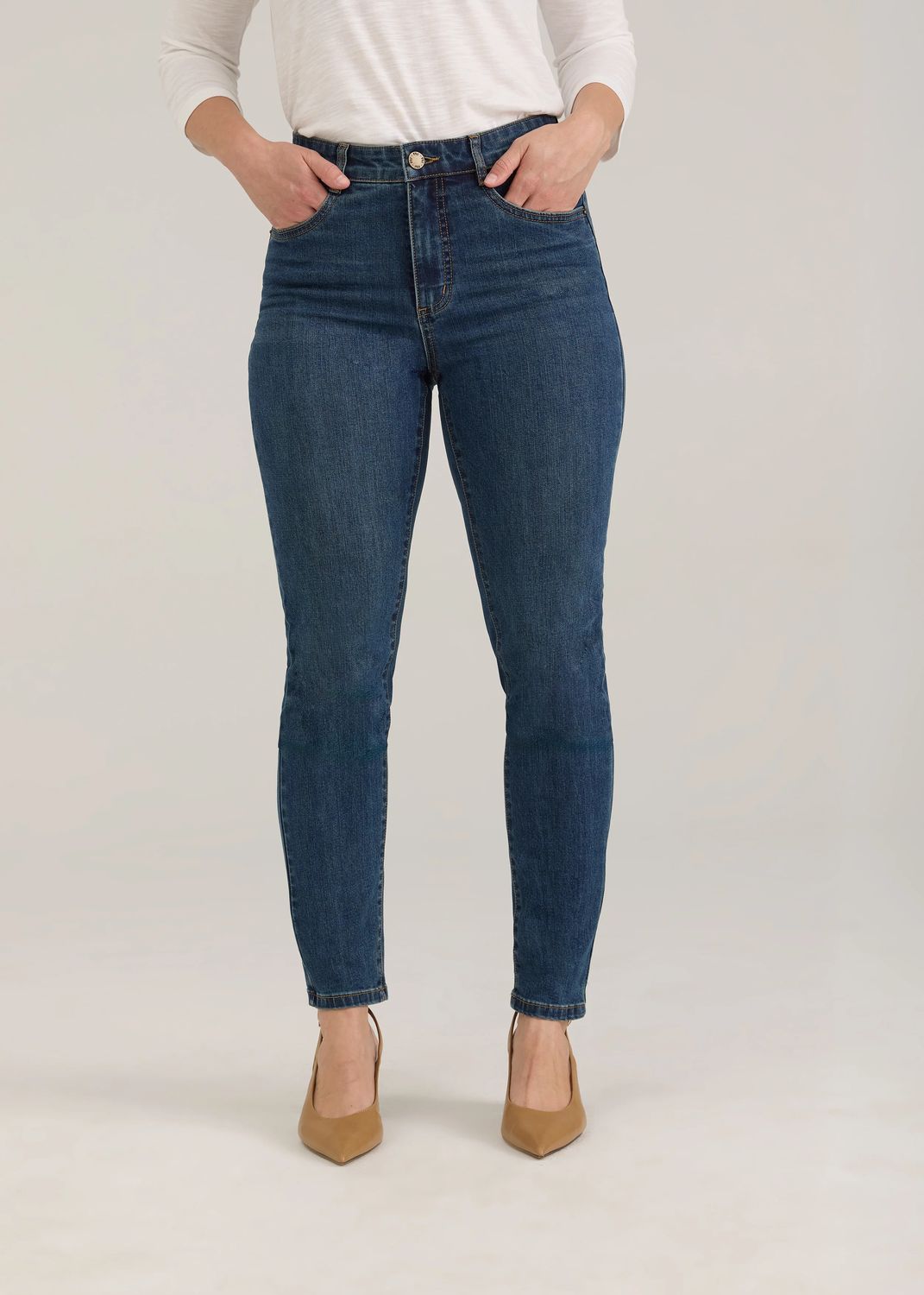 Suzanne Petite Slim Leg Dark Wash