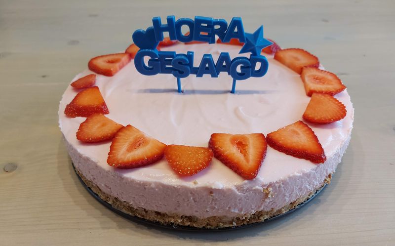 Cake topper 'Hoera geslaagd'