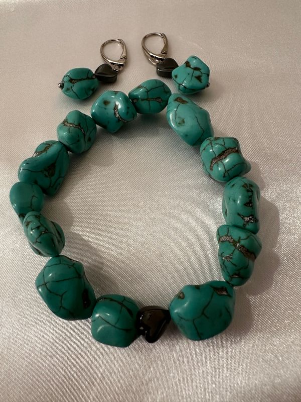 Howlite Bracelet and Matching Earrings Set