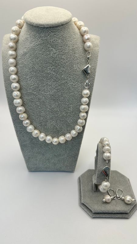 Exceptional White Pearls Set