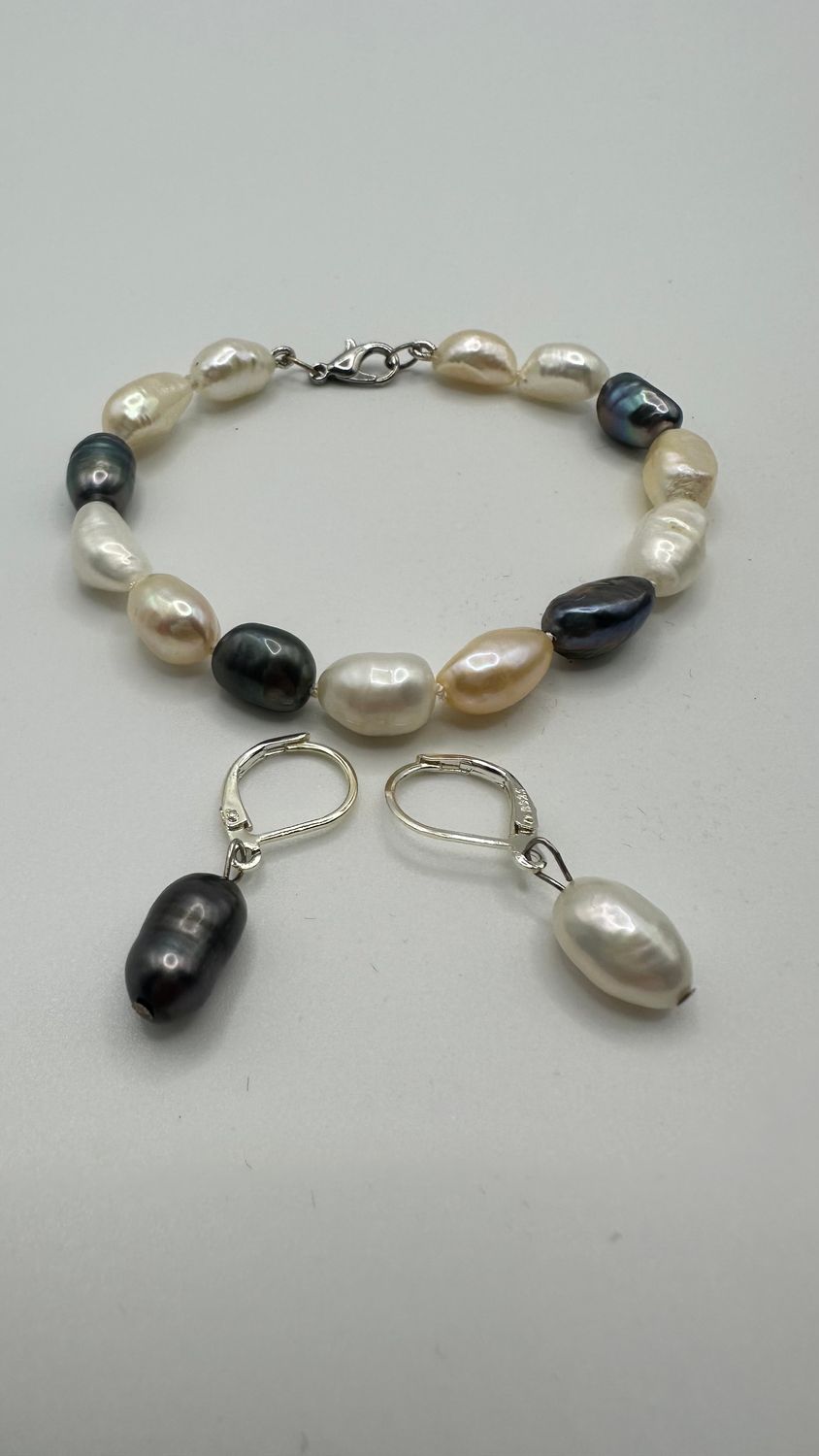 Three-Color Pearl Bracelet with Mismatched Earrings