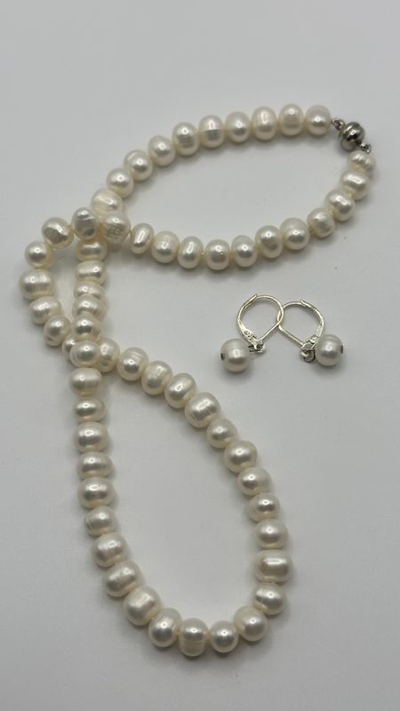 Pearl Necklace &amp; Matching Earrings