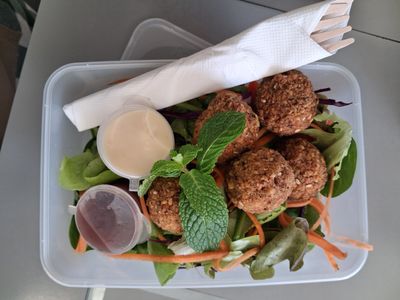 Falafel salad