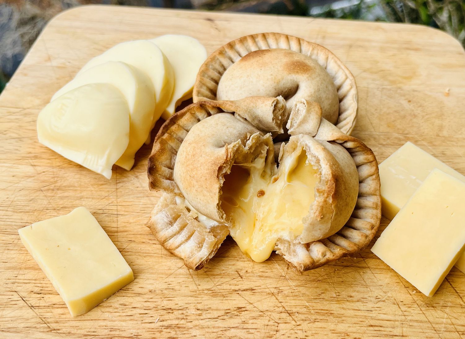 Inanna (Cheese Mix) - Medium Empanada