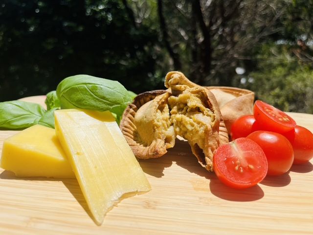 Maria (Cheese with Tomato &amp; Basil) - Medium Empanada