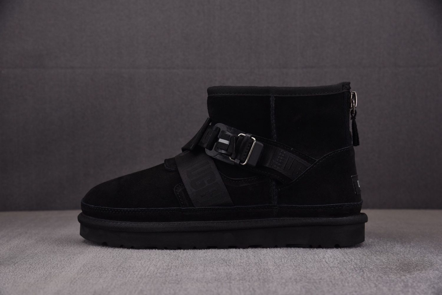 UGG