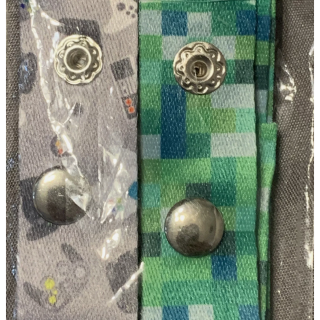 &quot;2-pack Gamer Kids Mask Straps with green pixelated design and grey gaming controller print, featuring easy-to-use clips for securing masks.&quot;