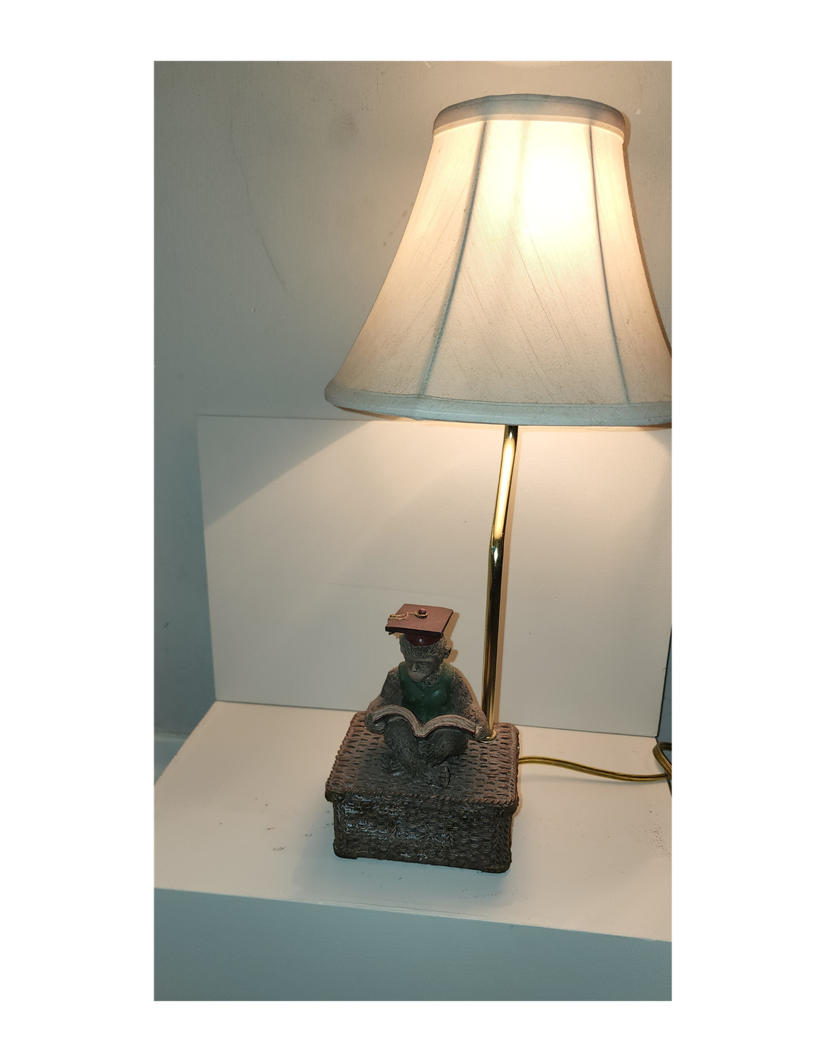 Vintage Monkey Reading Lamp – Scholar Figurine on Wicker Chest Base, Whimsical Animal Table Lamp
